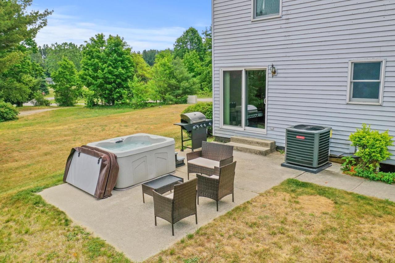 Long Lake Retreat- Hot Tub, Pool Table, Firepit Traverse City Extérieur photo